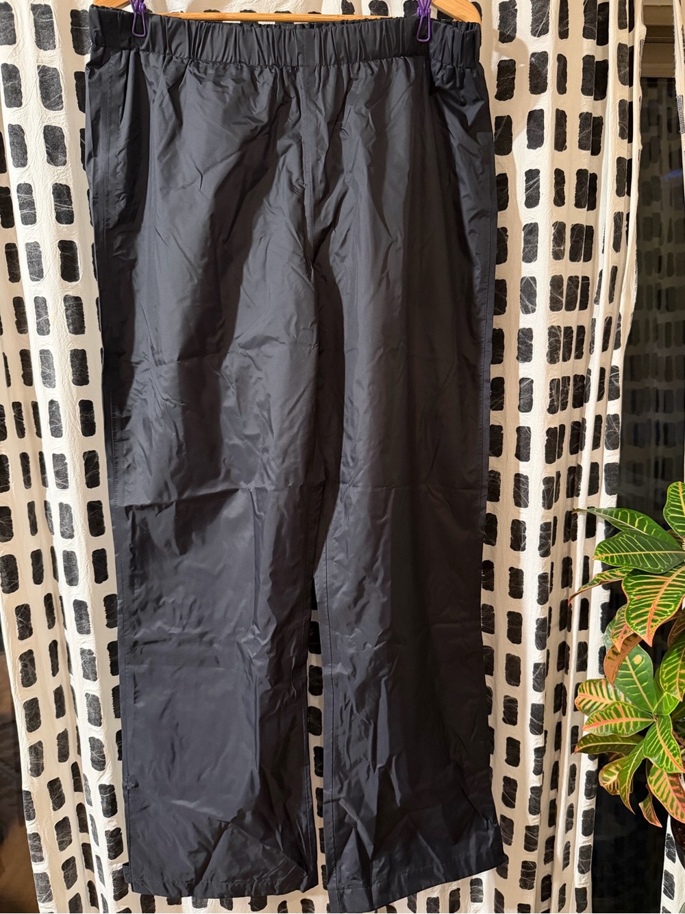Columbia Women’s Black Elastic-Waist Snow Pants